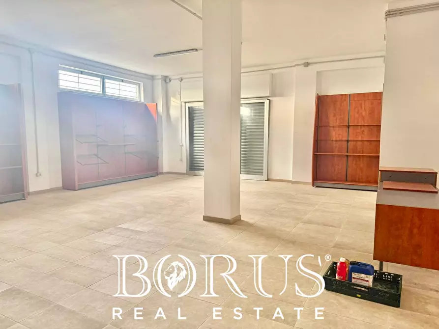 Immagine 1 di Locale commerciale in affitto  in via circumvallazione a Casal Di Principe