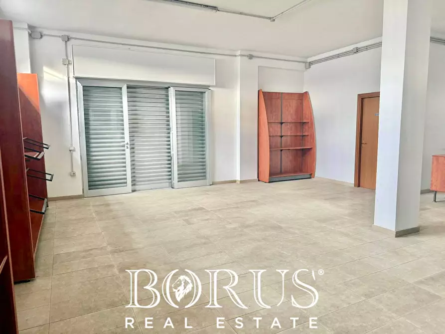 Immagine 3 di Locale commerciale in affitto  in via circumvallazione a Casal Di Principe