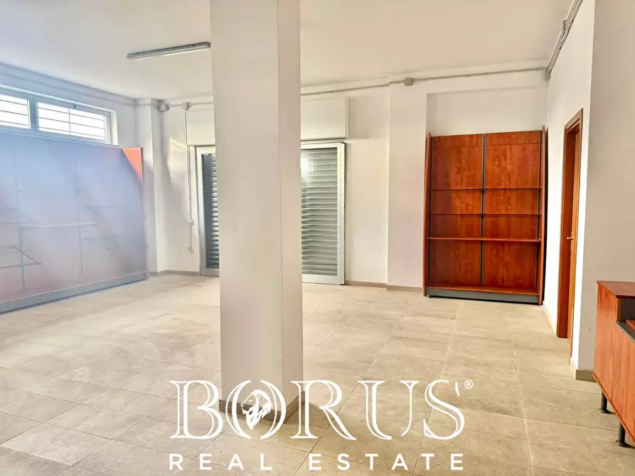 Immagine 12 di Locale commerciale in affitto  in via circumvallazione a Casal Di Principe