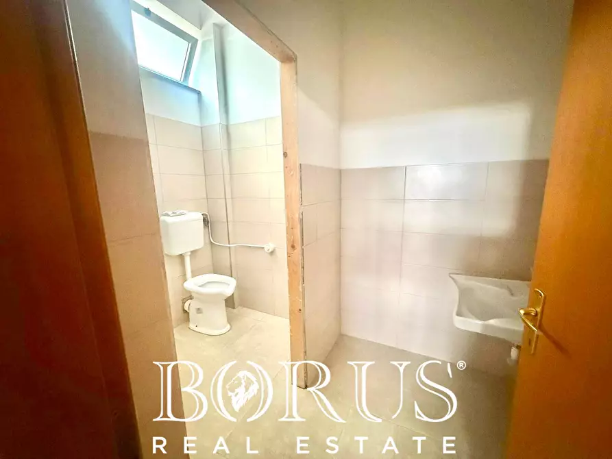 Immagine 19 di Locale commerciale in affitto  in via circumvallazione a Casal Di Principe