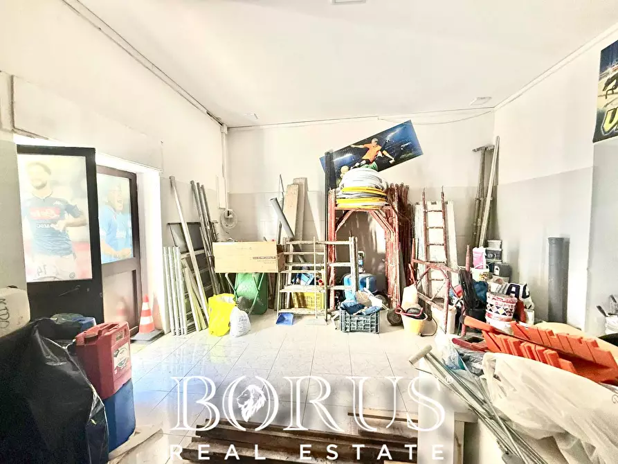 Immagine 1 di Locale commerciale in vendita  in Via Pietro Rosano a Cancello Ed Arnone