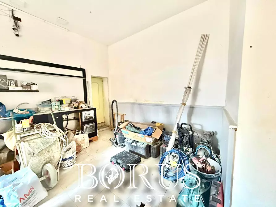 Immagine 2 di Locale commerciale in vendita  in Via Pietro Rosano a Cancello Ed Arnone