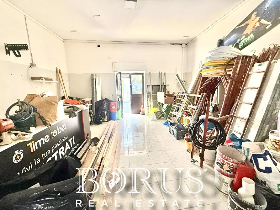 Immagine 3 di Locale commerciale in vendita  in Via Pietro Rosano a Cancello Ed Arnone