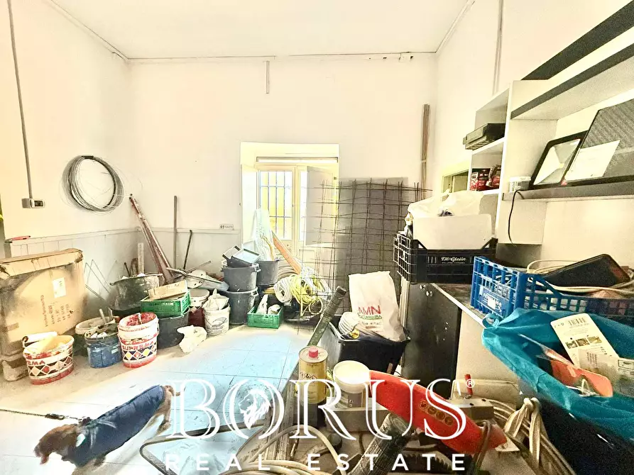 Immagine 5 di Locale commerciale in vendita  in Via Pietro Rosano a Cancello Ed Arnone