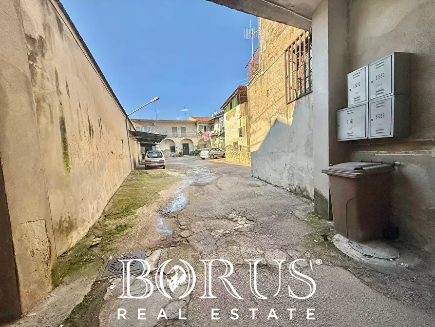 Immagine 12 di Locale commerciale in vendita  in Via Pietro Rosano a Cancello Ed Arnone