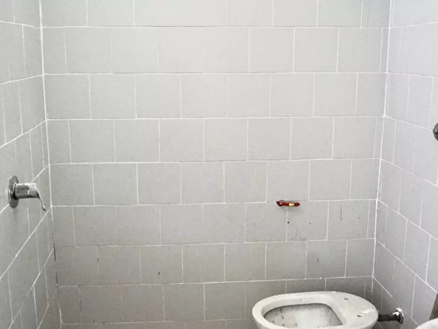 Immagine 5 di Locale commerciale in affitto  a Castel Volturno