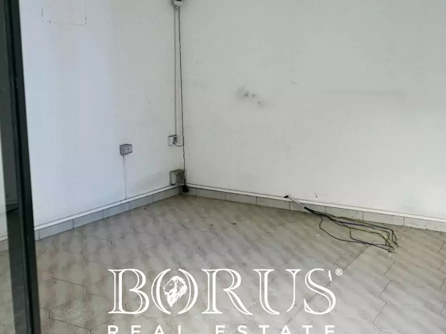 Immagine 3 di Locale commerciale in affitto  in Via Castello a Cancello Ed Arnone