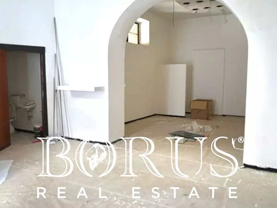 Immagine 10 di Locale commerciale in affitto  a Aversa