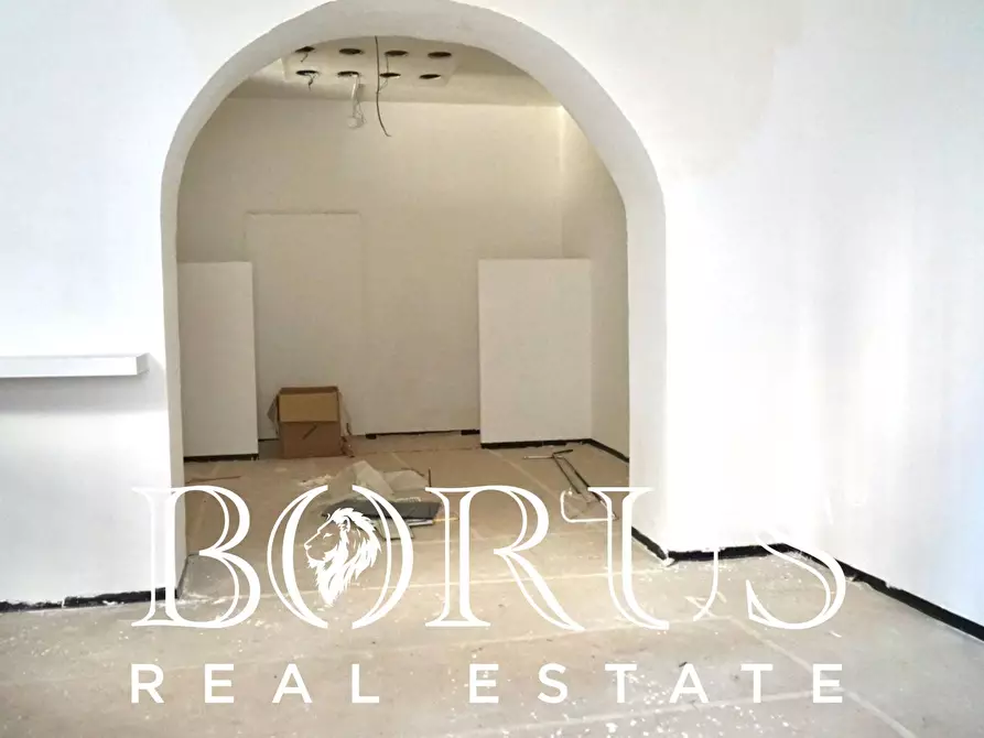 Immagine 12 di Locale commerciale in affitto  a Aversa