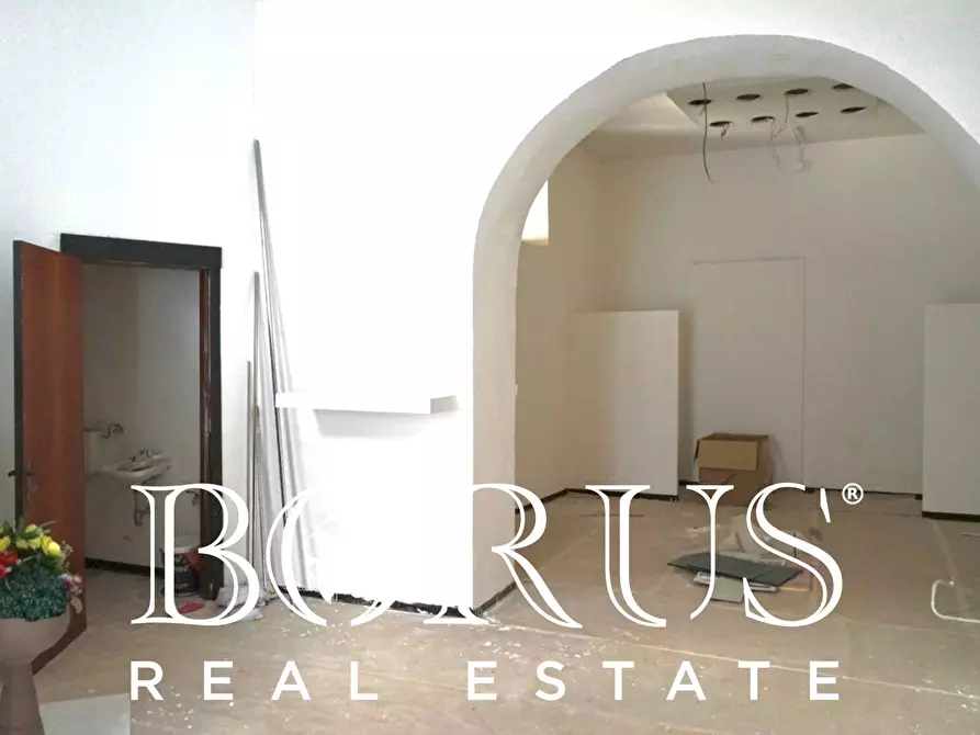 Immagine 11 di Locale commerciale in affitto  a Aversa