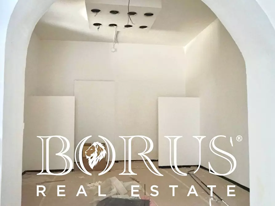 Immagine 13 di Locale commerciale in affitto  a Aversa