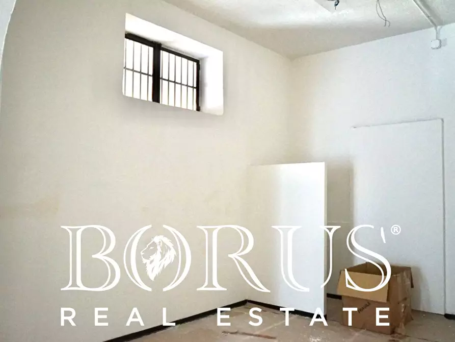 Immagine 9 di Locale commerciale in affitto  a Aversa