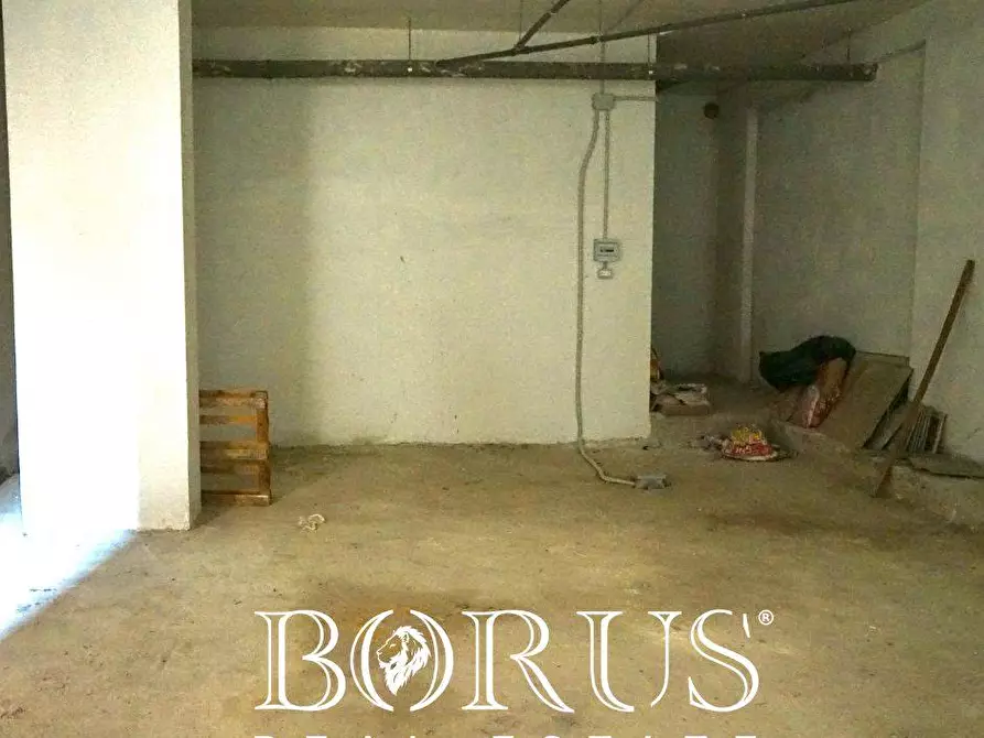 Immagine 3 di Magazzino in affitto  a Teverola