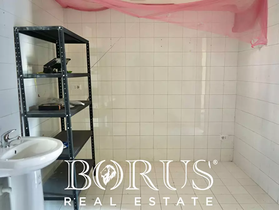 Immagine 11 di Locale commerciale in affitto  in via Nobel a Cesa