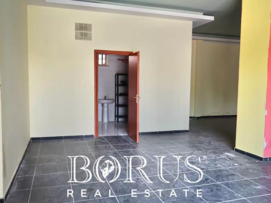 Immagine 9 di Locale commerciale in affitto  in via Nobel a Cesa