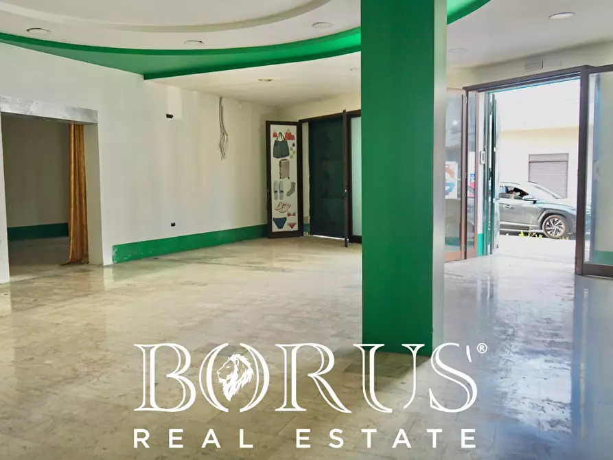 Immagine 10 di Locale commerciale in affitto  a Villa Di Briano