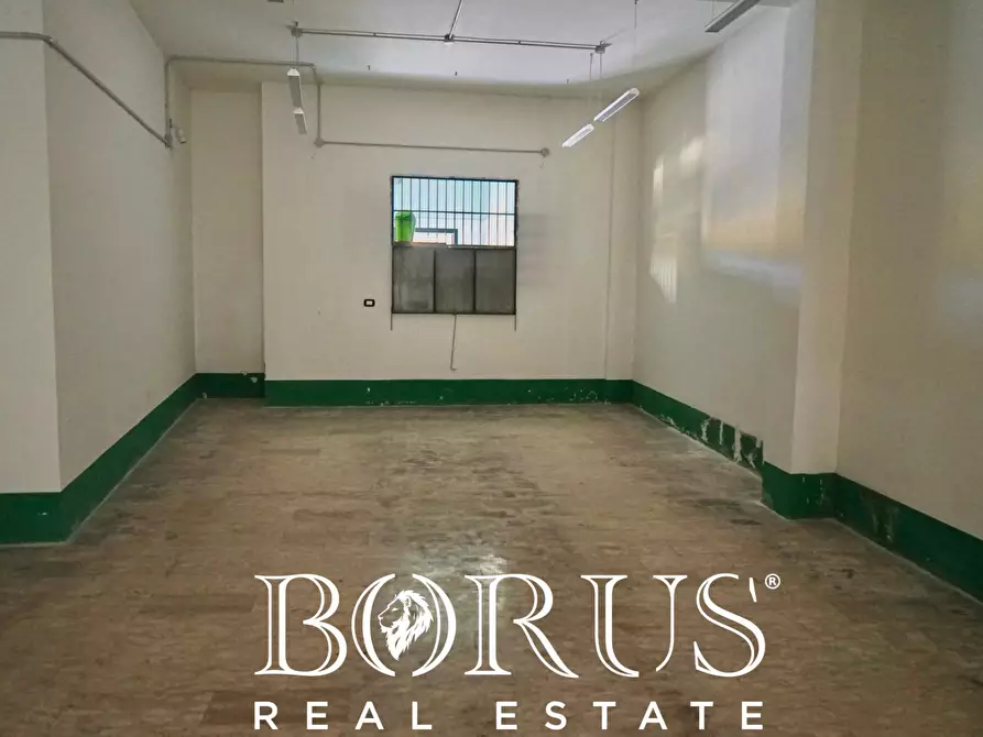 Immagine 14 di Locale commerciale in affitto  a Villa Di Briano