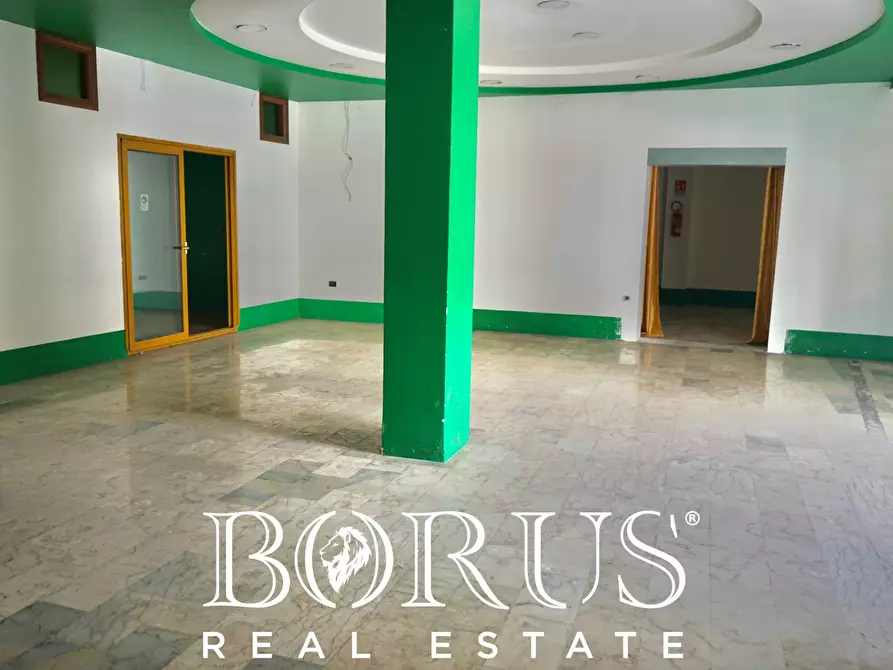 Immagine 15 di Locale commerciale in affitto  a Villa Di Briano