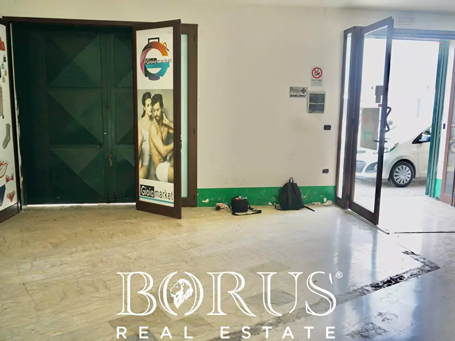 Immagine 16 di Locale commerciale in affitto  a Villa Di Briano