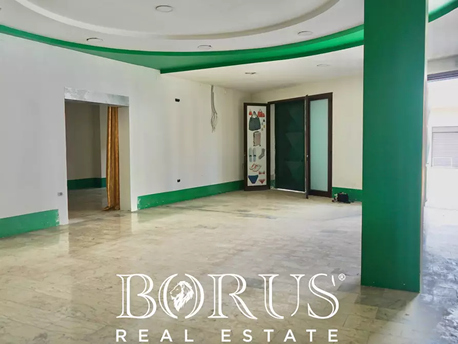 Immagine 17 di Locale commerciale in affitto  a Villa Di Briano