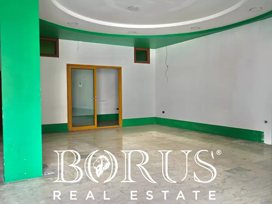 Immagine 21 di Locale commerciale in affitto  a Villa Di Briano