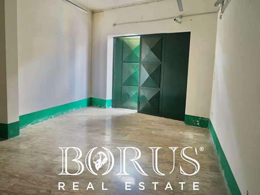 Immagine 23 di Locale commerciale in affitto  a Villa Di Briano