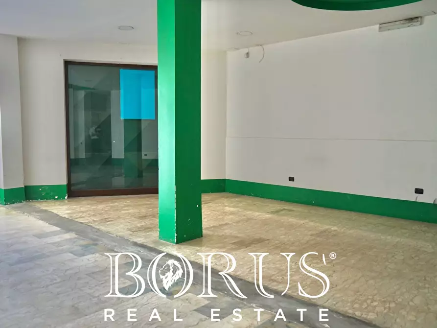 Immagine 25 di Locale commerciale in affitto  a Villa Di Briano