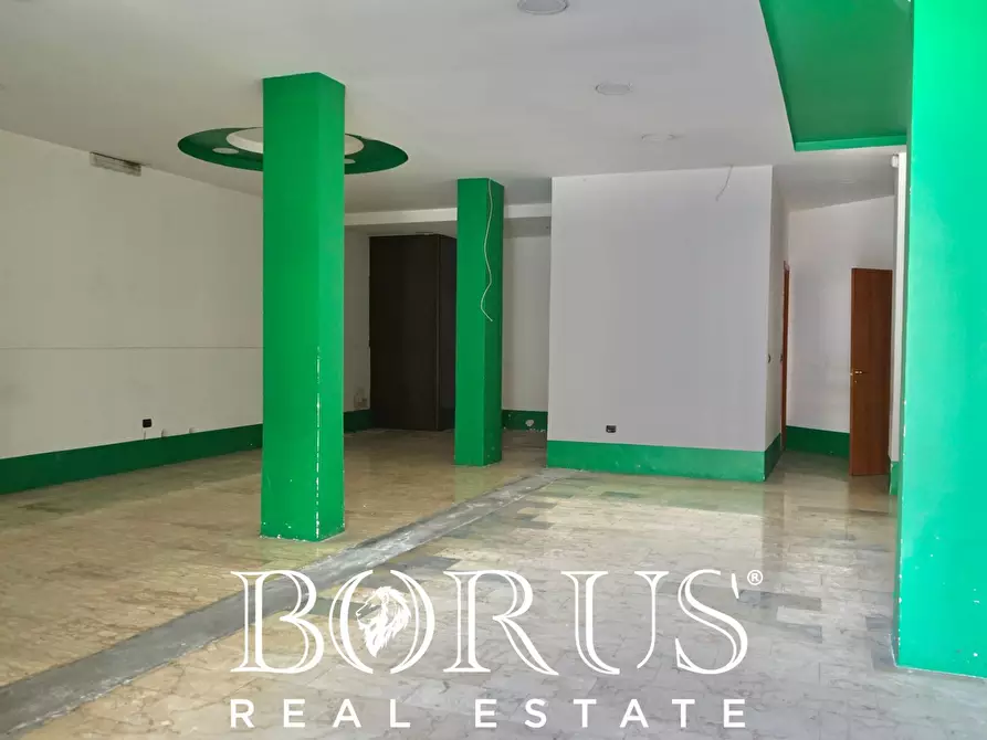 Immagine 26 di Locale commerciale in affitto  a Villa Di Briano