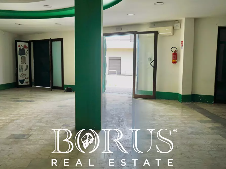 Immagine 27 di Locale commerciale in affitto  a Villa Di Briano