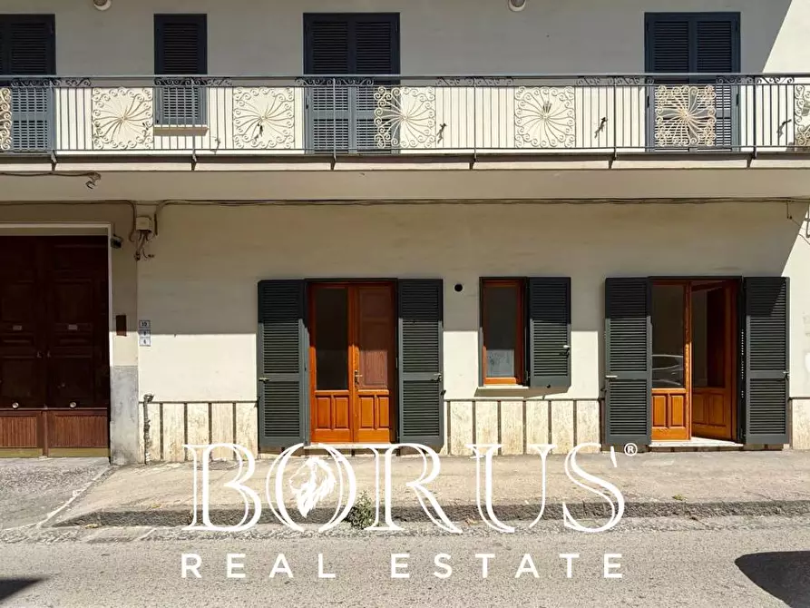 Immagine 2 di Locale commerciale in affitto  a Frattamaggiore