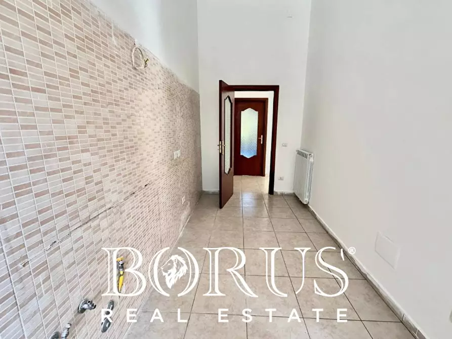 Immagine 4 di Locale commerciale in affitto  a Frattamaggiore