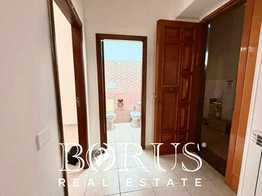 Immagine 11 di Locale commerciale in affitto  a Frattamaggiore