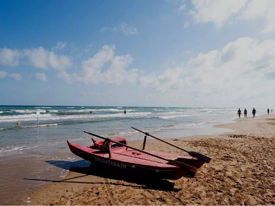 Immagine 10 di Casa indipendente in vendita  a Rodi Garganico