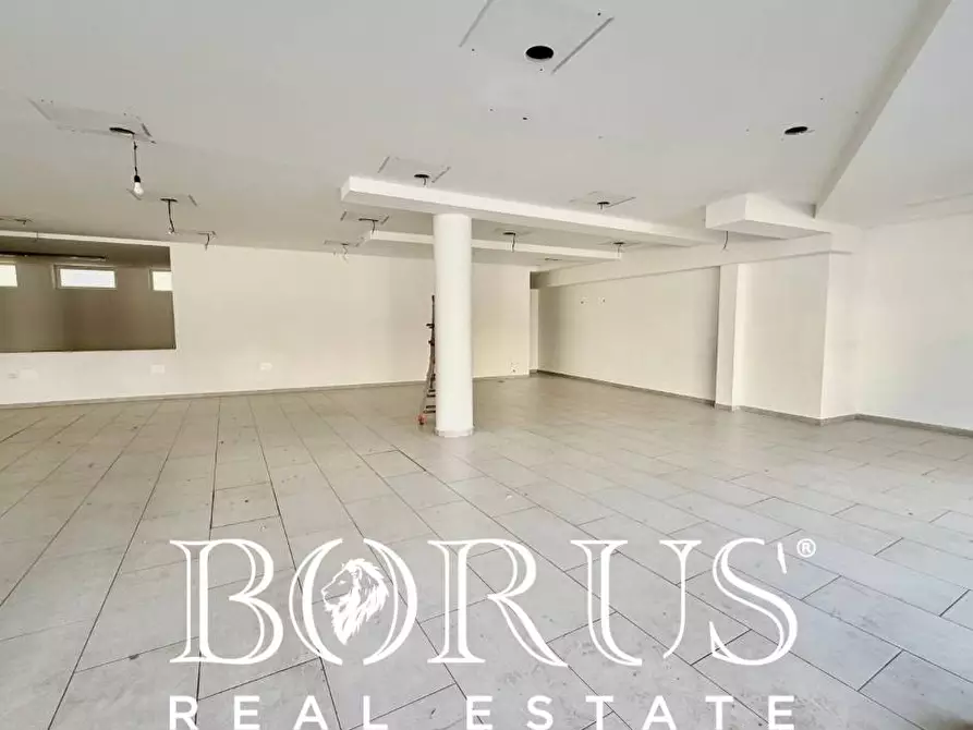 Immagine 1 di Locale commerciale in affitto  in Viale Europa a Aversa