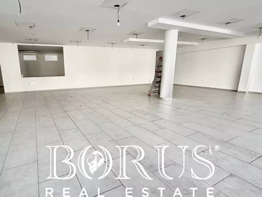 Immagine 2 di Locale commerciale in affitto  in Viale Europa a Aversa