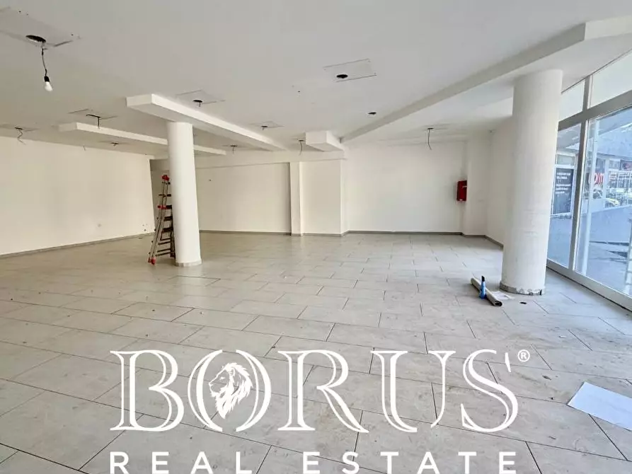 Immagine 3 di Locale commerciale in affitto  in Viale Europa a Aversa