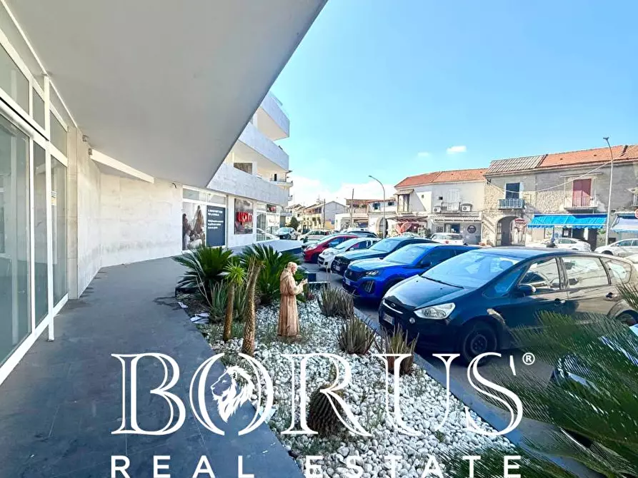 Immagine 4 di Locale commerciale in affitto  in Viale Europa a Aversa