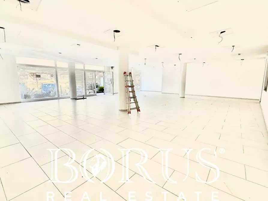 Immagine 5 di Locale commerciale in affitto  in Viale Europa a Aversa