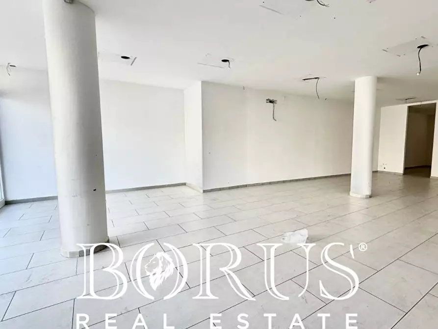 Immagine 10 di Locale commerciale in affitto  in Viale Europa a Aversa