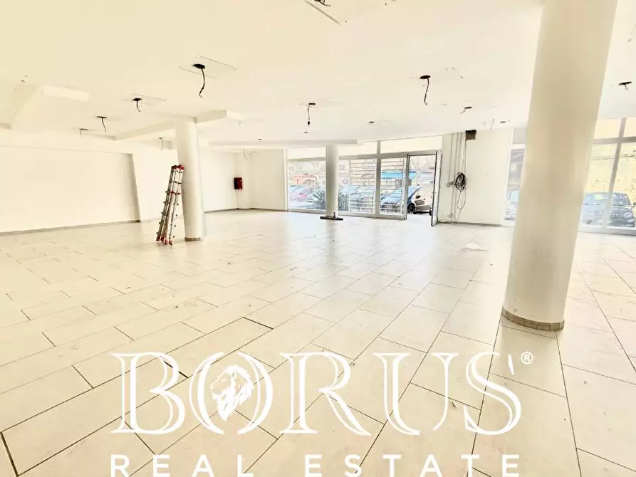 Immagine 11 di Locale commerciale in affitto  in Viale Europa a Aversa