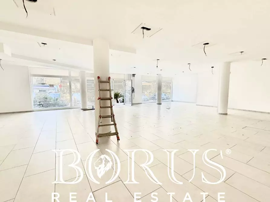 Immagine 12 di Locale commerciale in affitto  in Viale Europa a Aversa