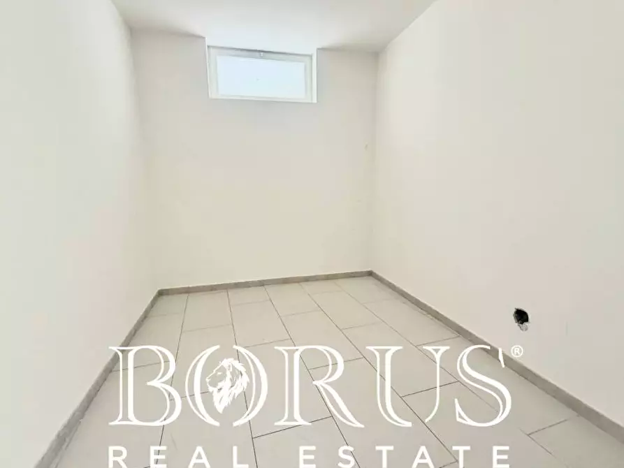 Immagine 14 di Locale commerciale in affitto  in Viale Europa a Aversa