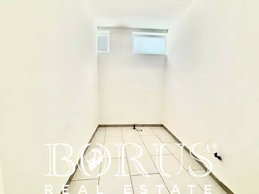 Immagine 16 di Locale commerciale in affitto  in Viale Europa a Aversa