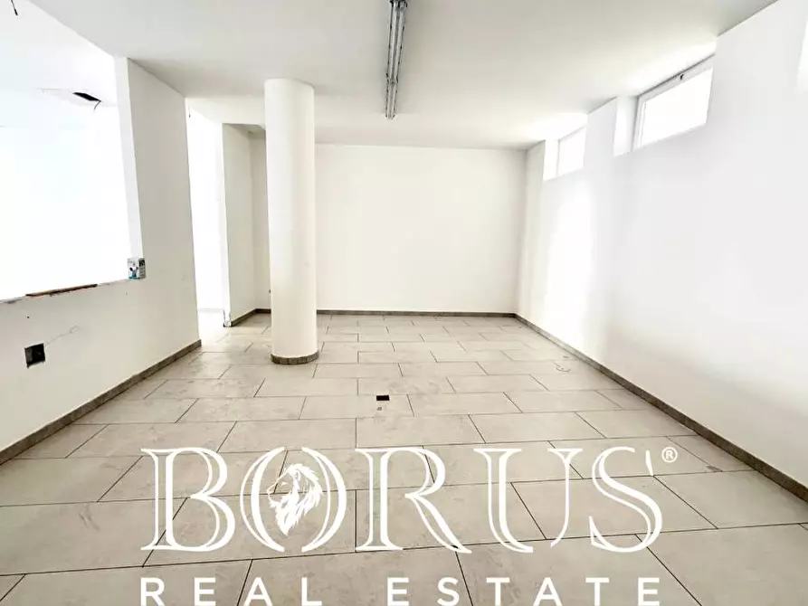 Immagine 18 di Locale commerciale in affitto  in Viale Europa a Aversa