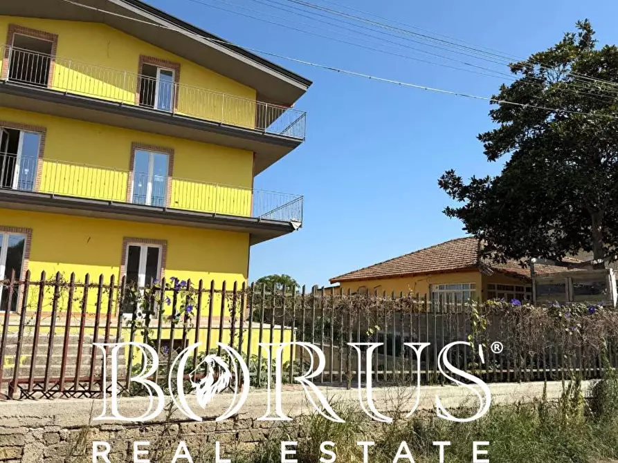 Immagine 3 di Palazzo in vendita  a Castel Volturno