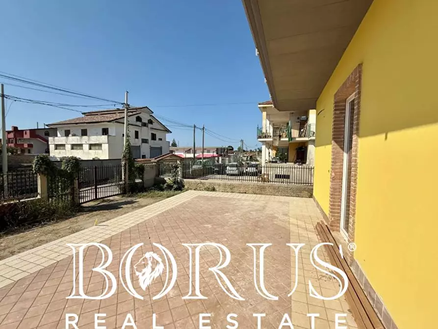 Immagine 10 di Palazzo in vendita  a Castel Volturno