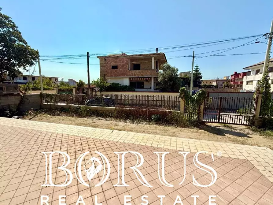 Immagine 11 di Palazzo in vendita  a Castel Volturno