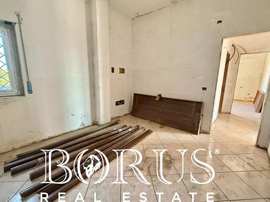 Immagine 20 di Palazzo in vendita  a Castel Volturno