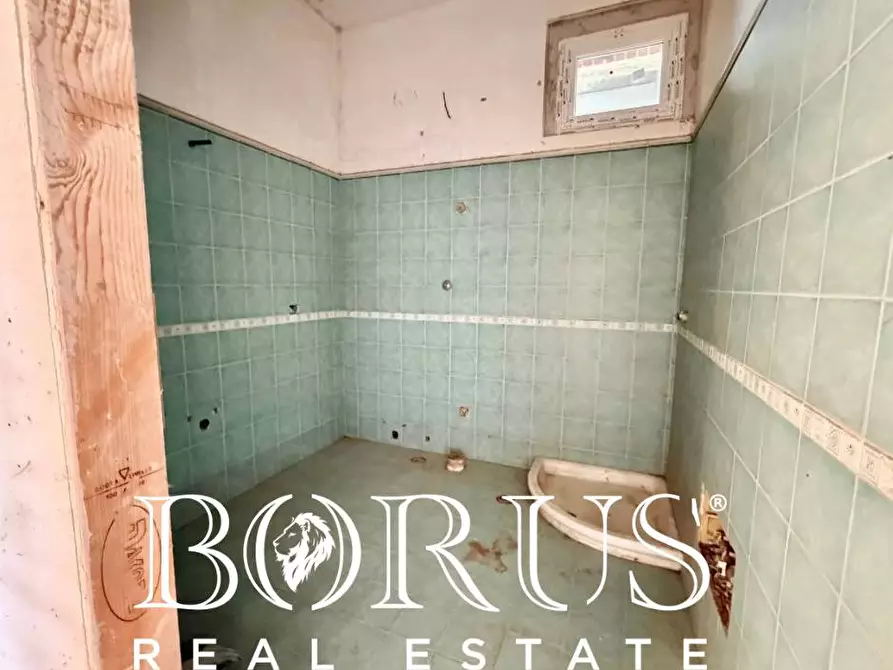 Immagine 23 di Palazzo in vendita  a Castel Volturno