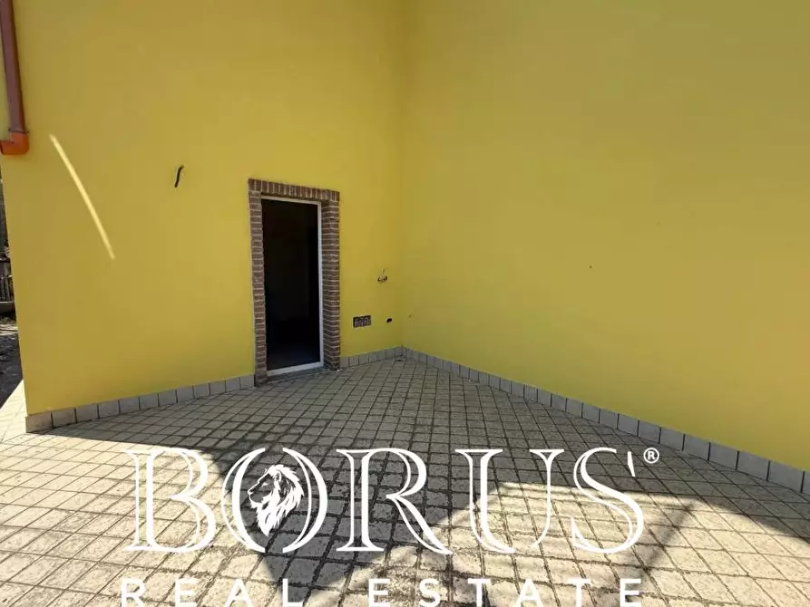 Immagine 35 di Palazzo in vendita  a Castel Volturno